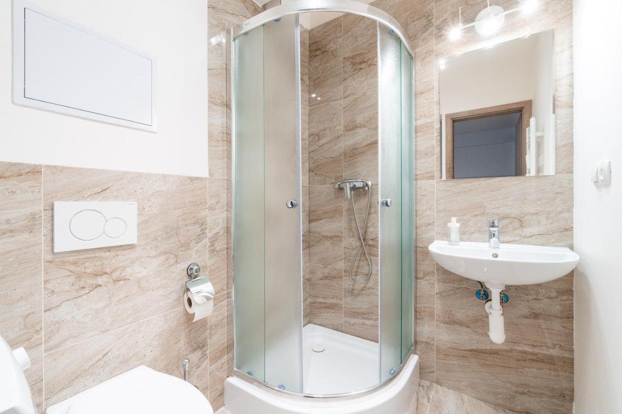 Studio Brand New Apartment #28 In New Building With Free Parking In City Center Praag Buitenkant foto